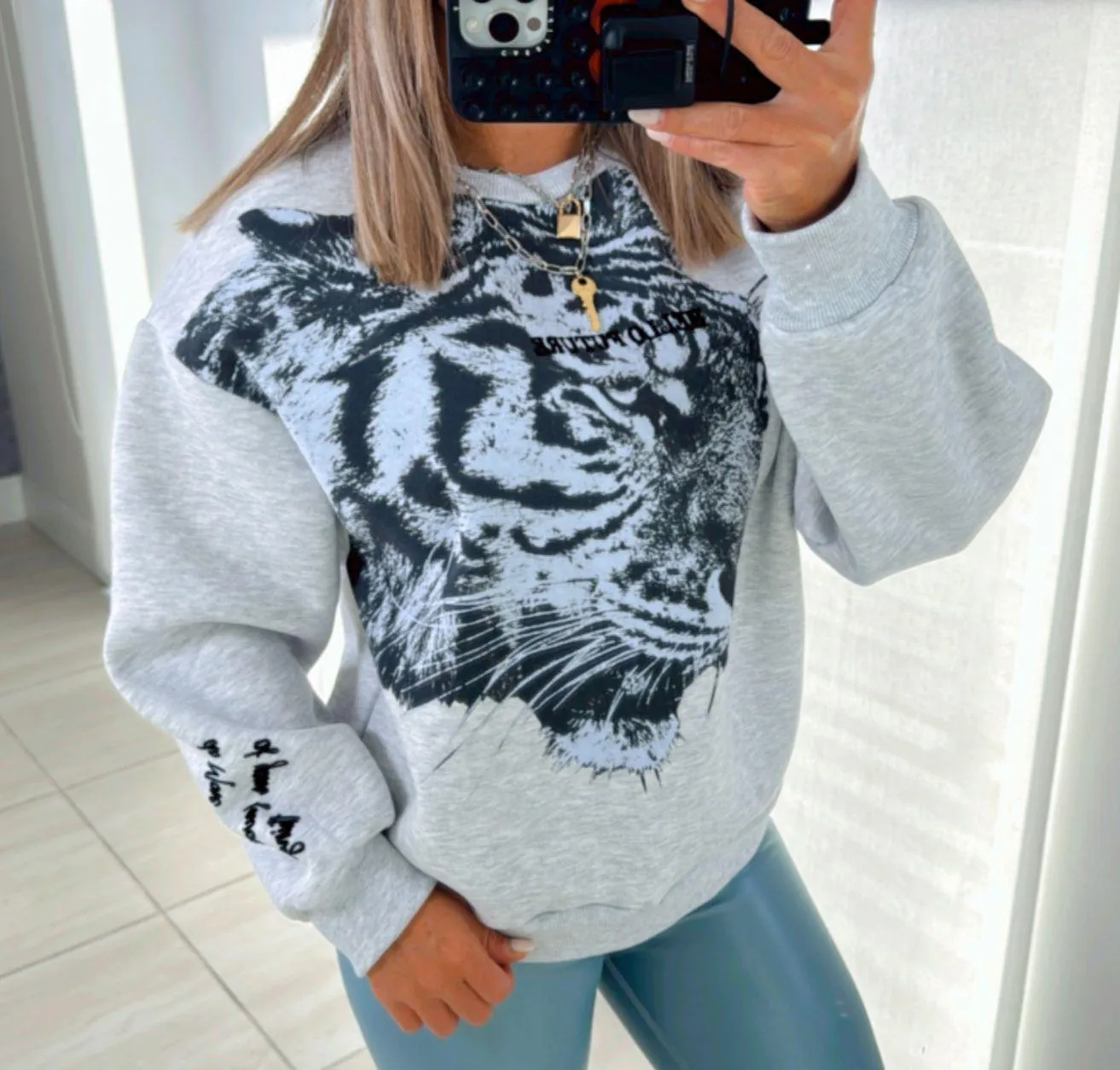 0241 Tiger hoodie sweater