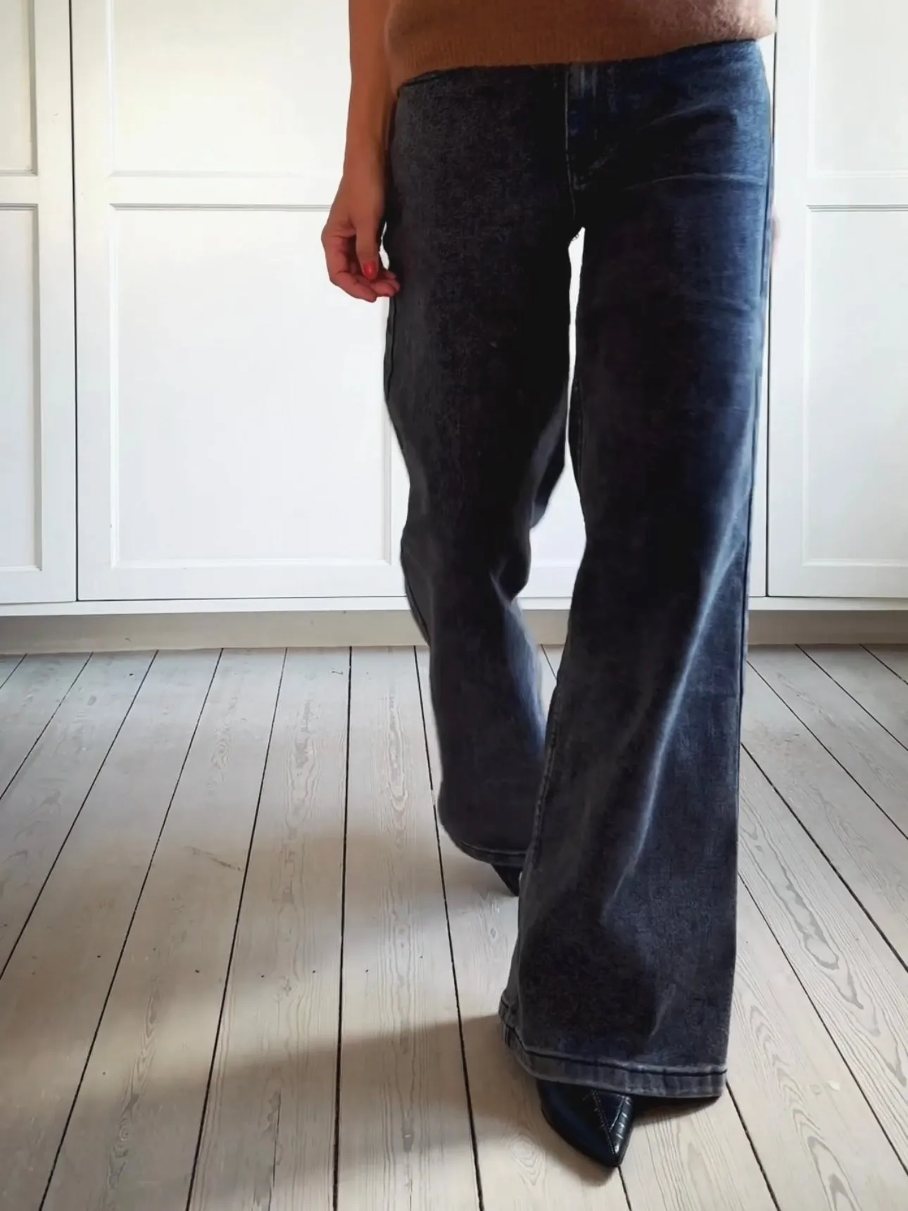 JEANS MID WAIST STRAIGHT LEG - WASHED BLACK