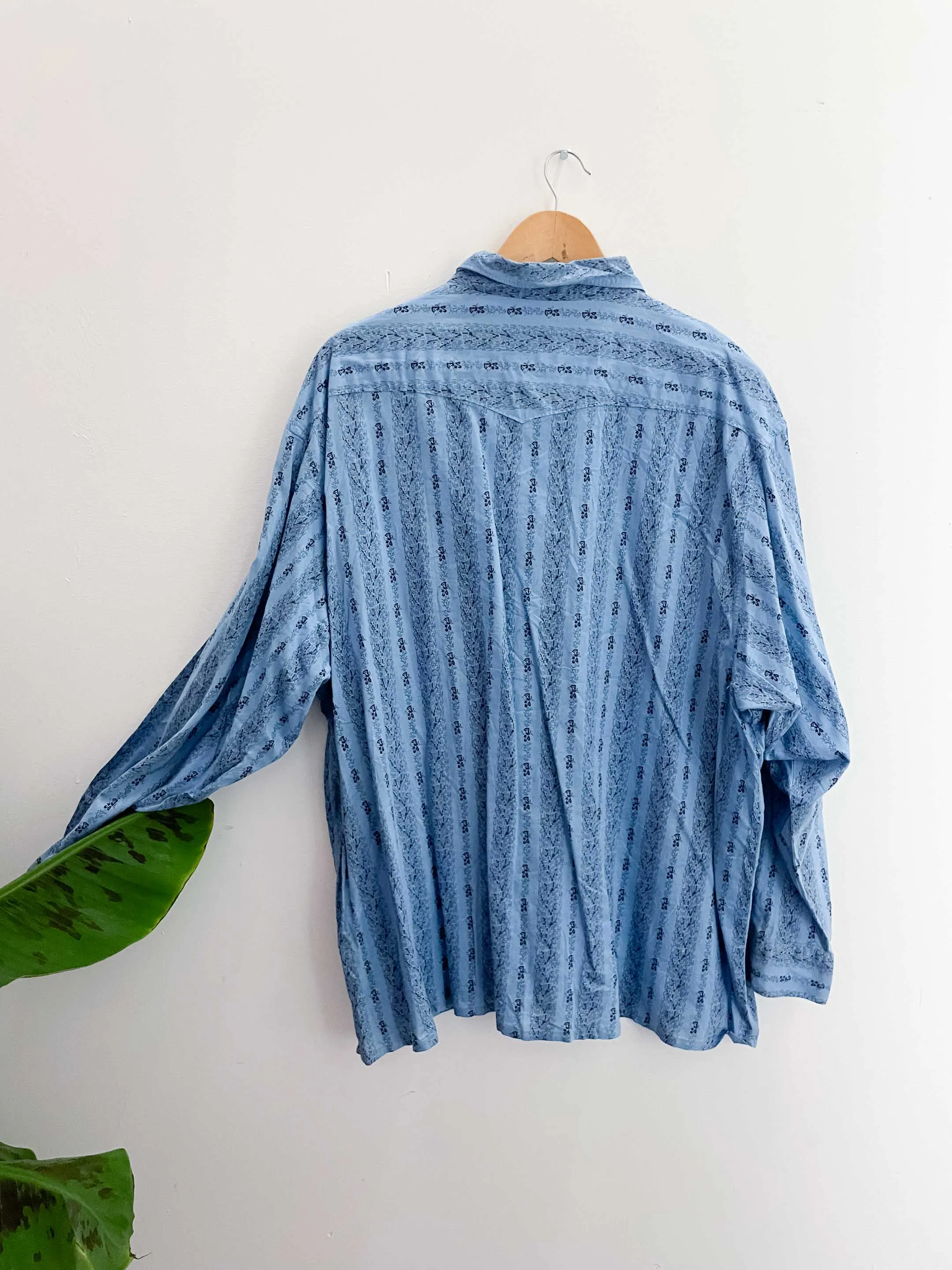 Vintage John F.Gee blue patterned long sleeve large shirt