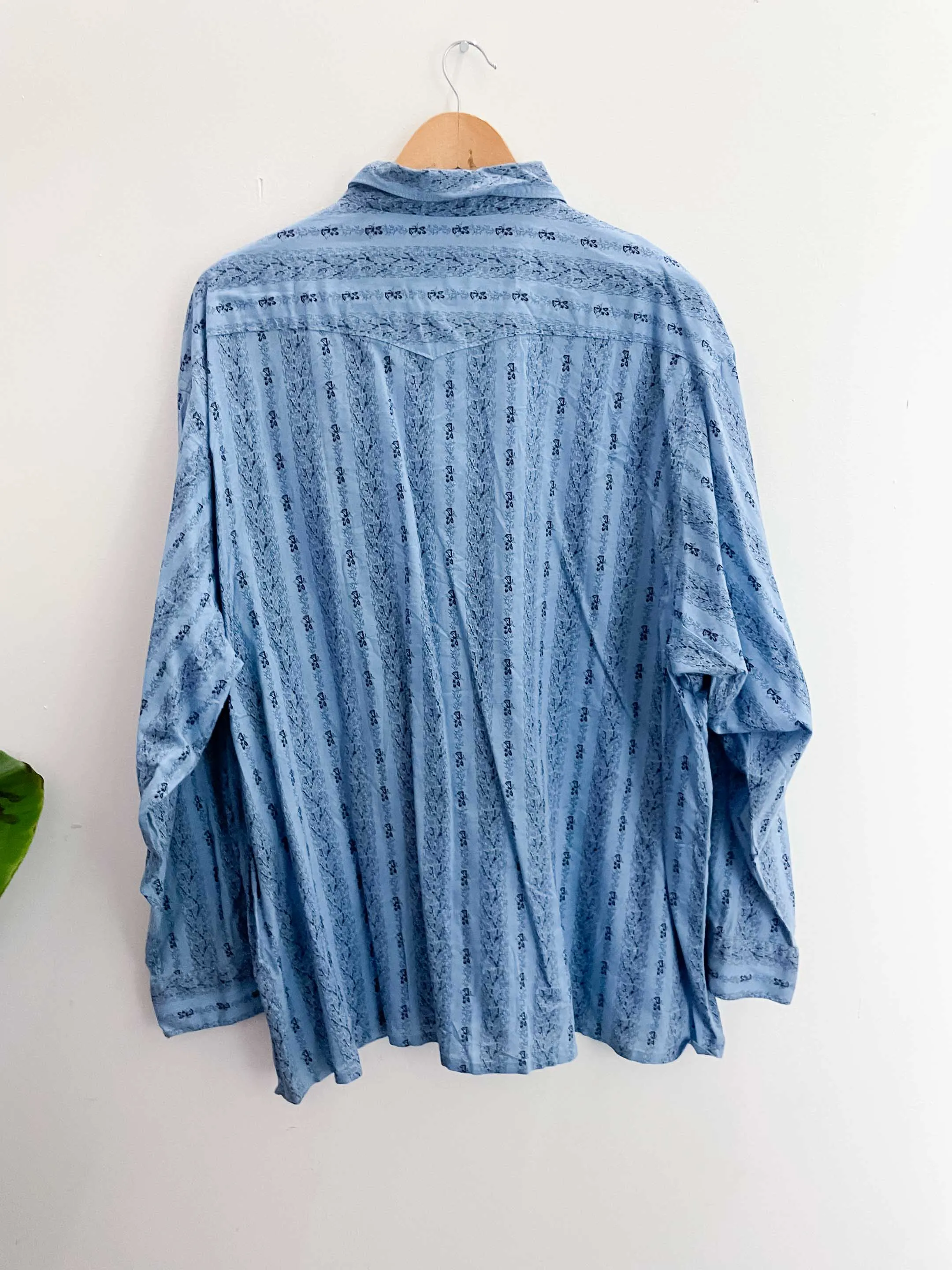 Vintage John F.Gee blue patterned long sleeve large shirt